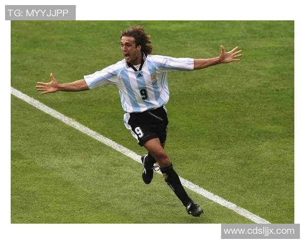 盘点历史上十位最具影响力的足球巨星与他们的传奇成就